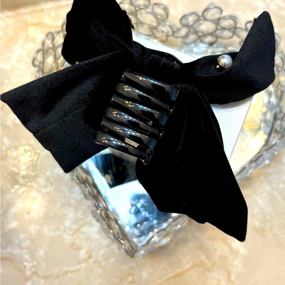 A Touch of Posh Hair Clip 🖤 - Picture 8 of 14